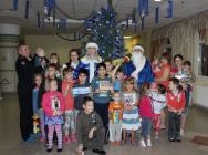 В ХМАО – Югре Полицейский Дед Мороз посетил Нижневартовскую окружную детскую больницу