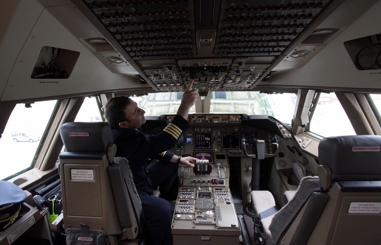 Самолет UTair совершил вынужденную посадку в Нижневартовске